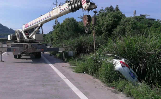 铁山区重载吊车救援 铁山区重载吊车救援